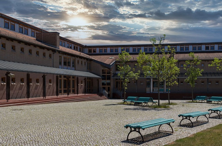 楚雄医药高等专科学校各专业收费标准 楚雄医药高等专科学校各专业收费标准